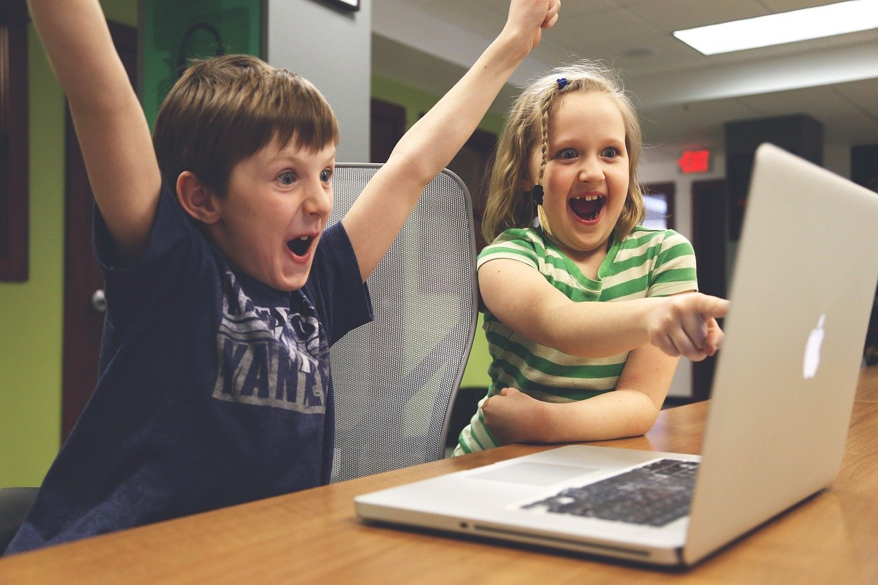 Tech-Transformed Teaching: Revolutionizing Education from Chalkboards to Digital Classrooms